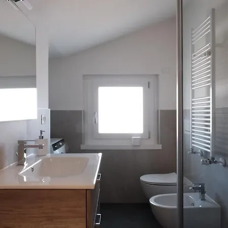 Appartamento Piccola Finestra Su